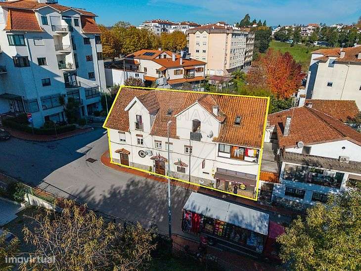 Prédio com Espaço de Restauração e 5 Apartamentos – Santa Comba Dão-0