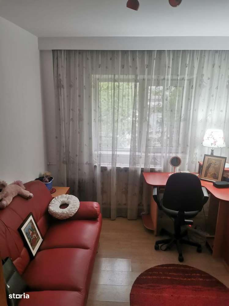 Vand apartament 3 camere intersectia Calea ferentari cu Calea Rahovei