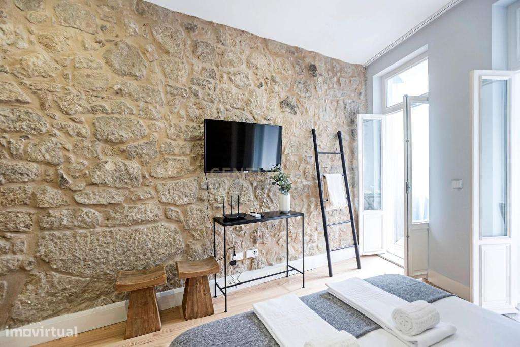 Prédio totalmente reabilitado com 5 apartamentos T0, no Centro Históri-13