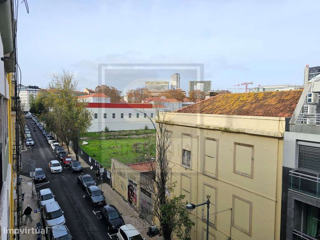 Encantador Apartamento T4 no Coração da Estefânia - Lisboa-20