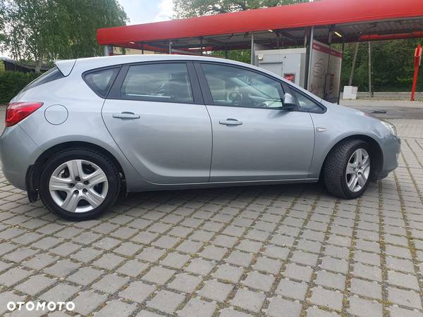 Opel Astra - 4