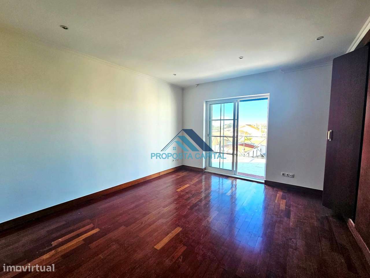 Moradia T4 com excelentes áreas exteriores - Oportunidade Única...-32