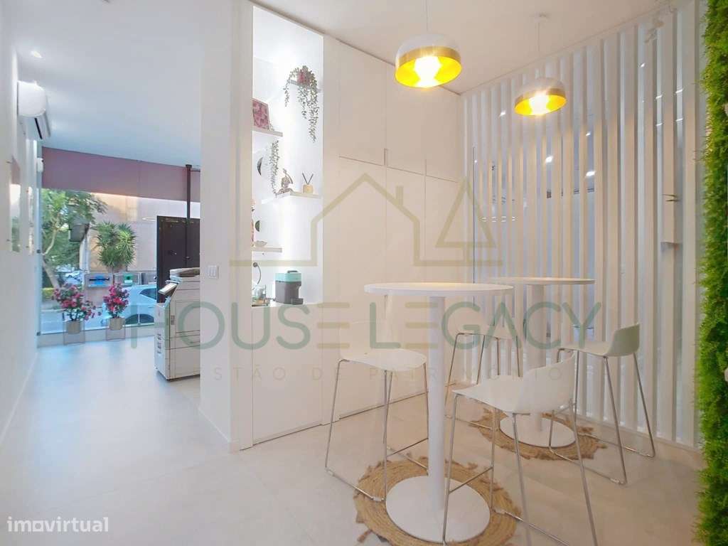 Loja versátil, luminosa e adaptável a várias atividades-21