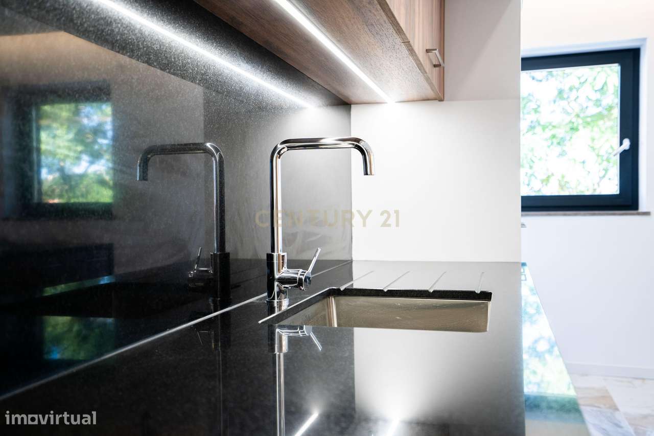 Moradia moderna T4 de com piscina e garagem - Grande imagem: 4/53