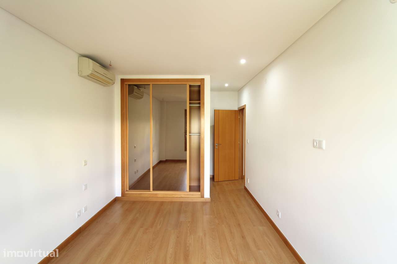 COLINAS DO CRUZEIRO -  T3 com 150 m² e 4 lugares de garagem!-20