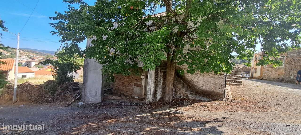 Moradia para restaurar com terreno em S. Martinho de Angueira-6
