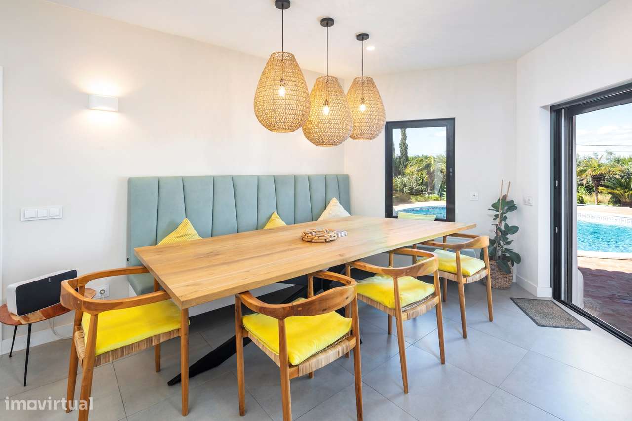 CASA DOS SONHOS EM CALIÇAS COM 4 QUARTOS, PISCINA E GARAGEM-5