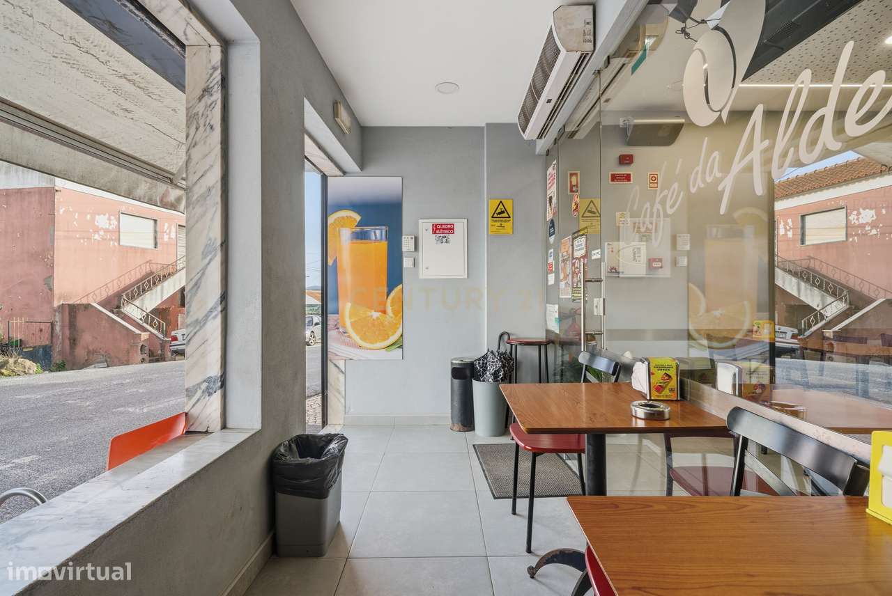 Prédio Comércio  (atualmente em uso na restauração - Café Snackbar)-7