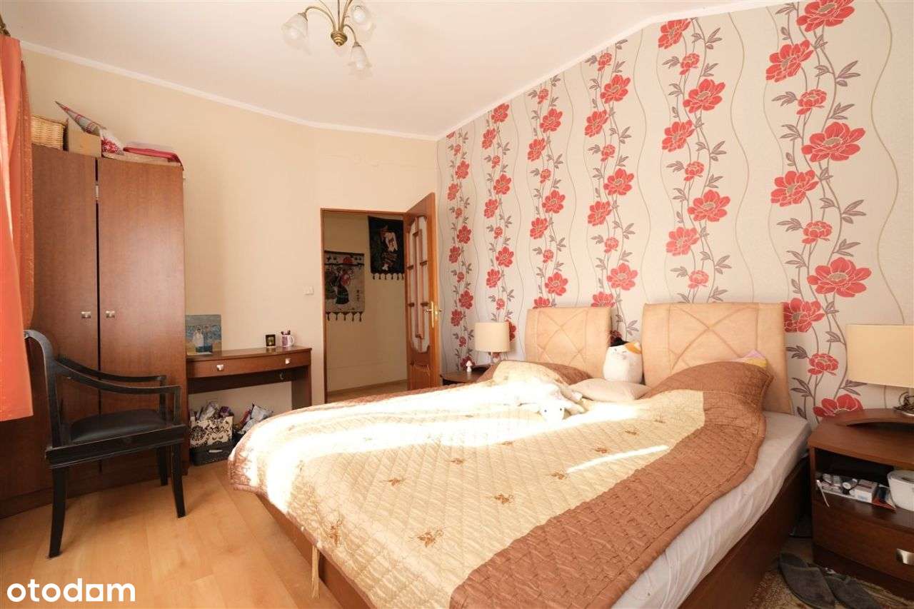 Komfortowy dom z przestrzenią do pracy i życia!-7