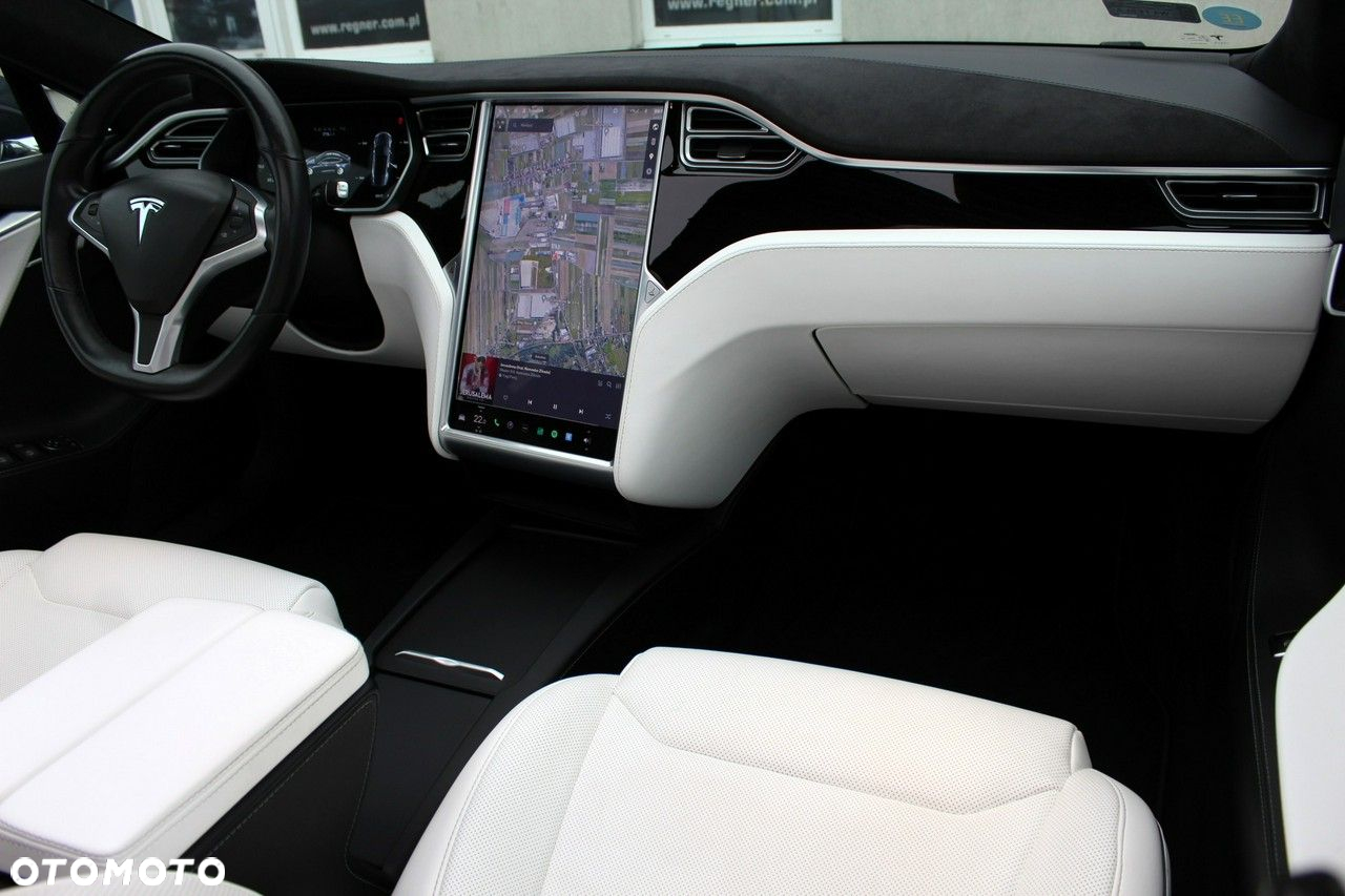 Tesla Model S Long Range Plus - 12