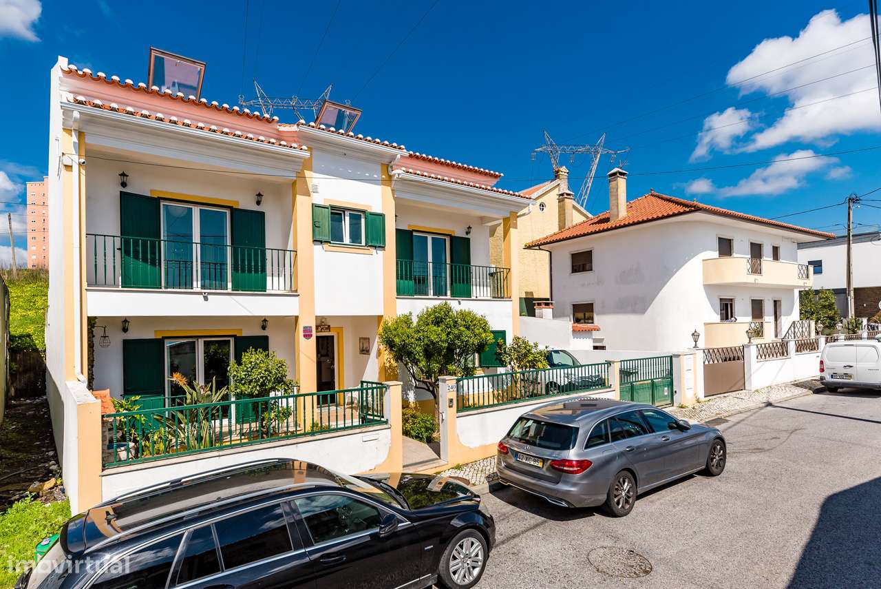 Moradia Isolada com 5 quartos| 2 Suite | Garagem e Sótão | 5m Metro-45