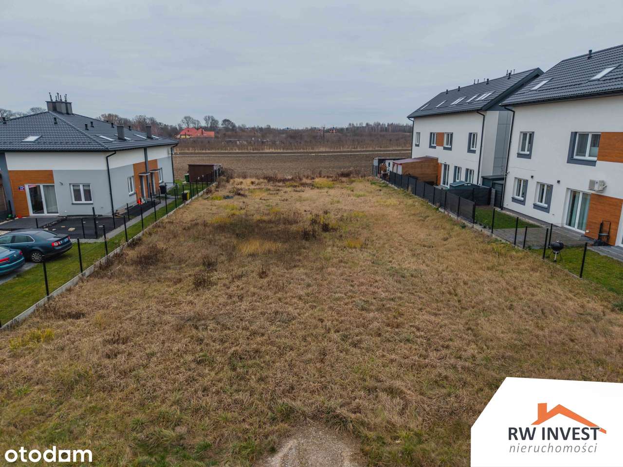 Działka budowlana 1050m2 - wszystkie media przy działce-3