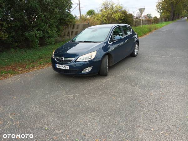 Opel Astra 1.7 CDTI DPF Cosmo - 1