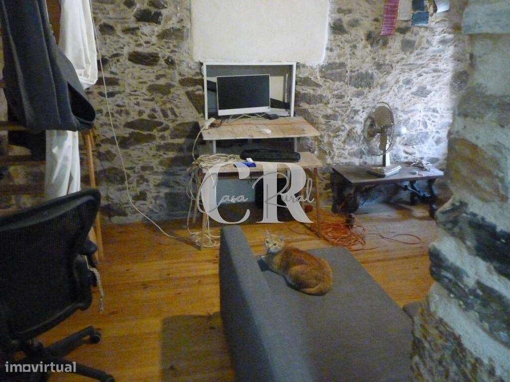Duas casas habitáveis numa aldeia tradicional de montanha em Alvares,-28