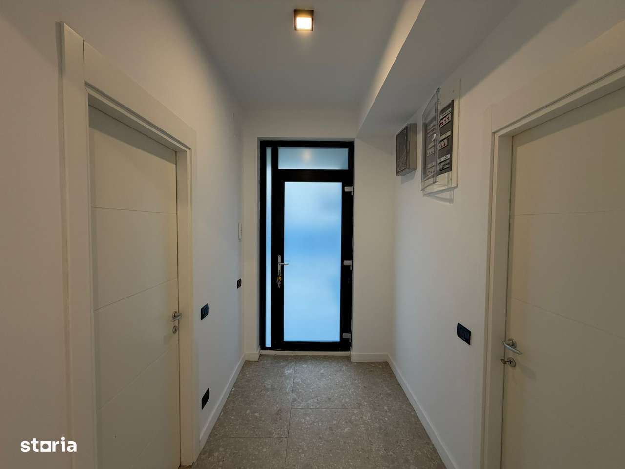 LA CHEIE! GATA DE MUTARE-TEREN 300 MP școală Americana 3 min.-3