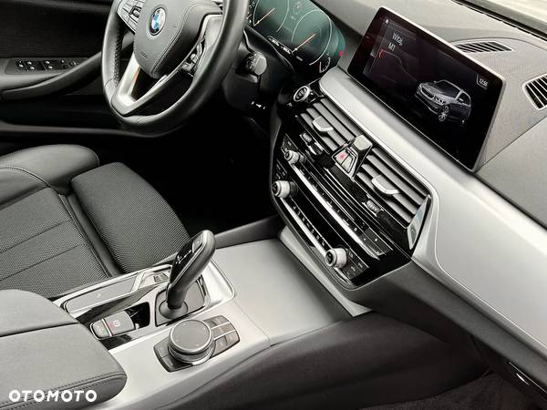 BMW Seria 5 525d Touring Sport Line - 15