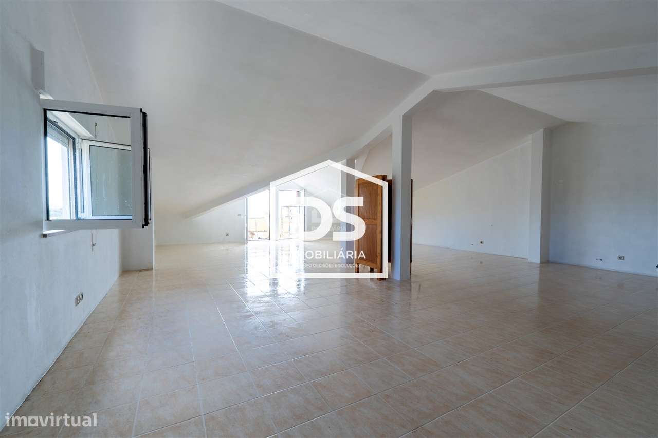 Exclusiva Propriedade Frente Mar com Piscina e Vista Panorâmica | Pare-24