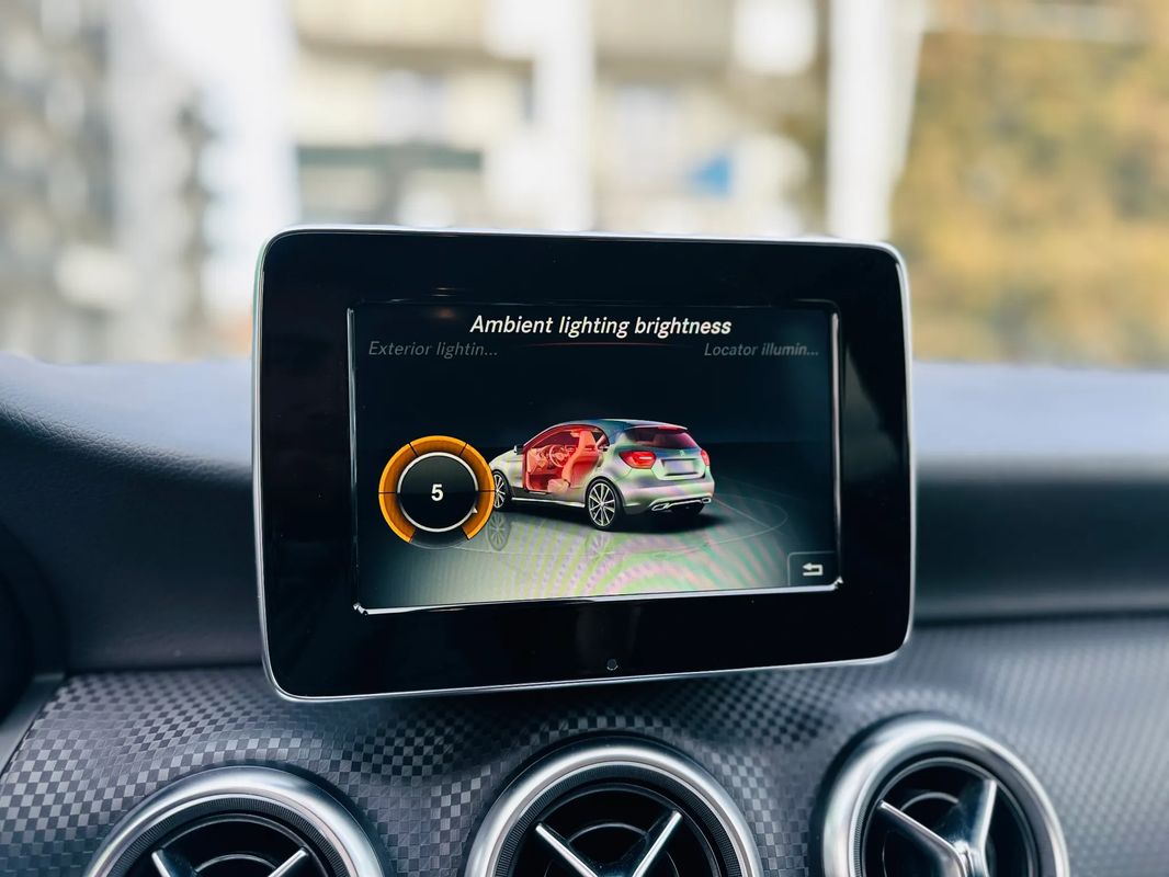 Mercedes-Benz A 180 (BlueEFFICIENCY) 7G-DCT Urban - 21