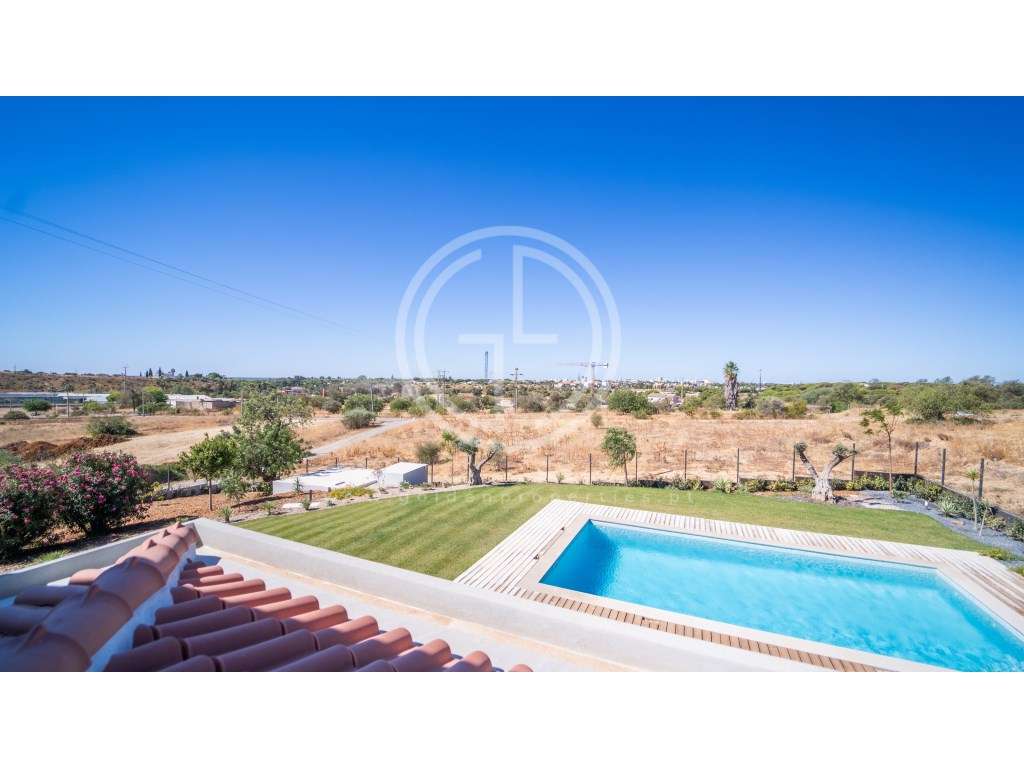 Invista na sua casa de sonho! Moradia T5 em Quarteira, perto da Pra...-5