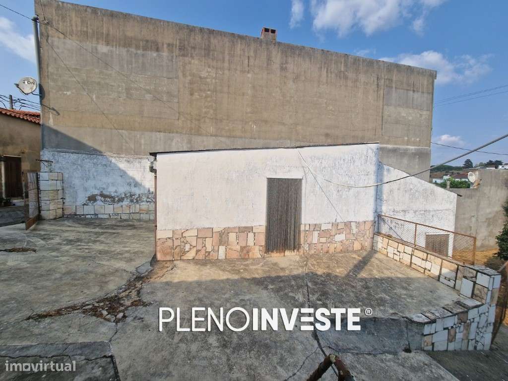Moradia com garagem e terreno em Vale de Açor-42