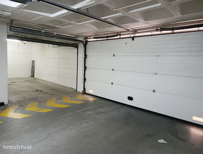 Apartamento T2 com garagem em zona da Solum-7