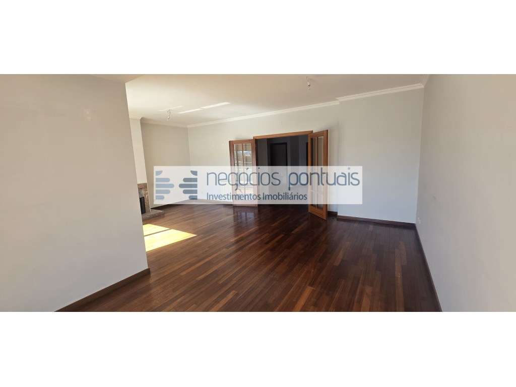 Excelente apartamento T5 Duplex - Grande imagem: 3/32