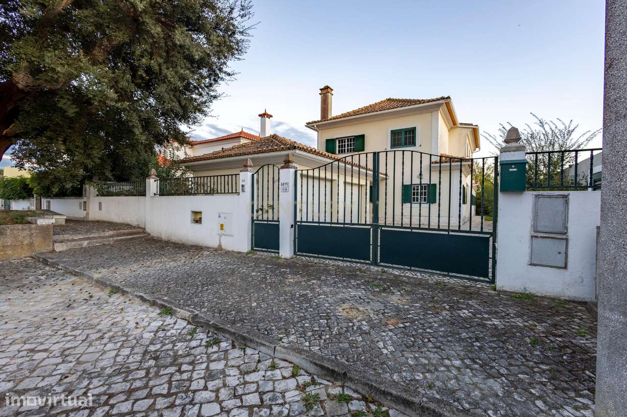 Espaço, conforto e qualidade — Moradia T4 no Vale da Rosa-28