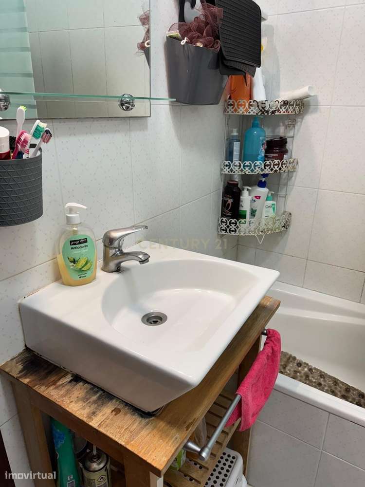 Apartamento T2 em Laranjeiro, Almada - Oportunidade Única!-5