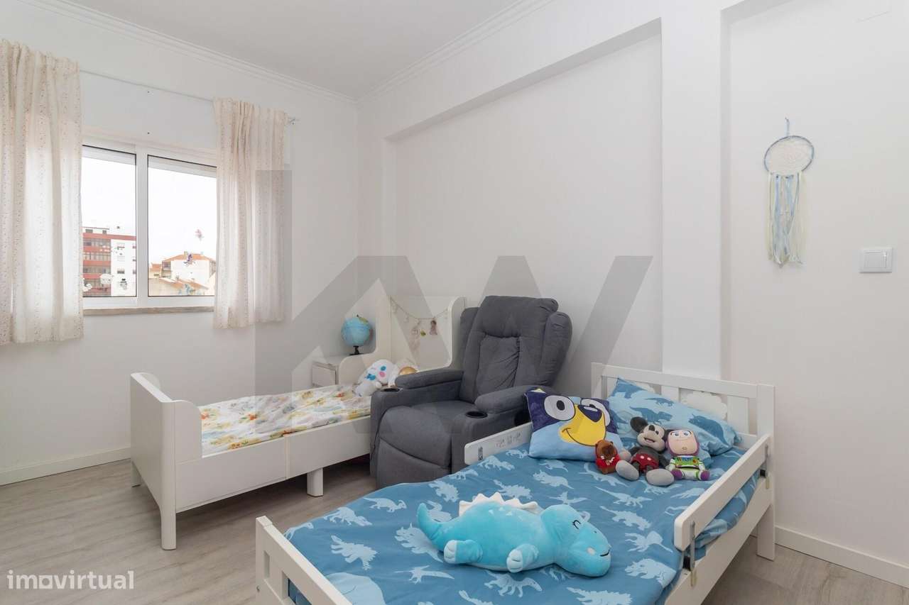 Apartamento T4 Duplex na Amora-39