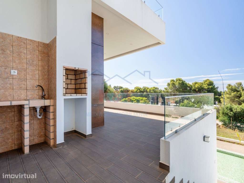 Moradia V3 com Piscina - Mexilhoeira Grande-37