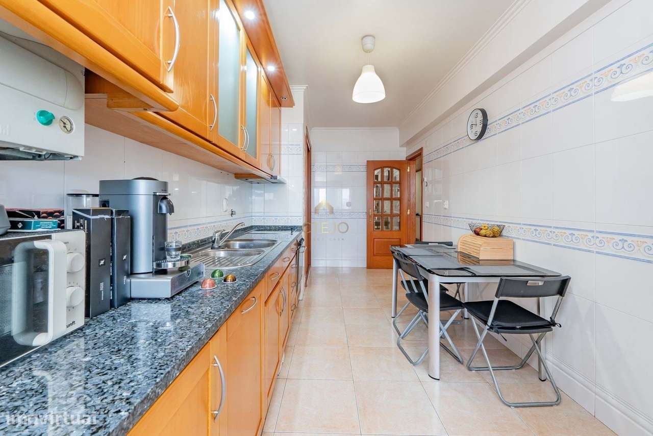 Apartamento T3 com Vista Rio em Póvoa de Santa Iria-11