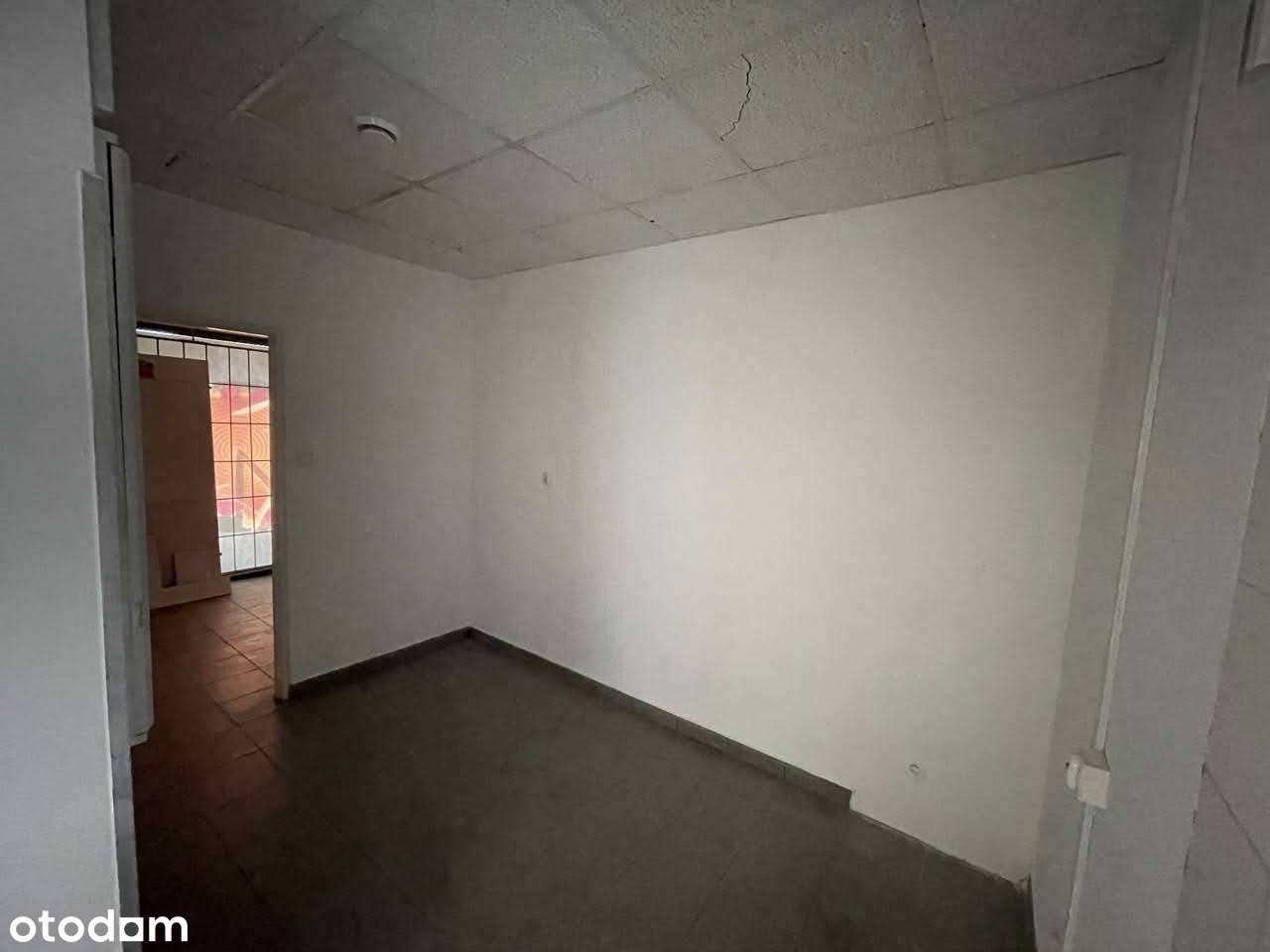 Lokal z witryną  od ulicy, osiedle Francuska Park - 75 m2 z halą garaż-4