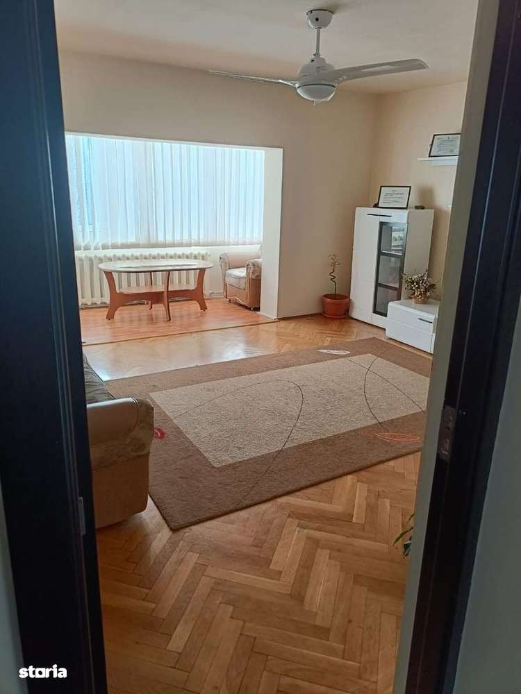 Vânzare apartament 3 camere zona Spitalul Judetean-2