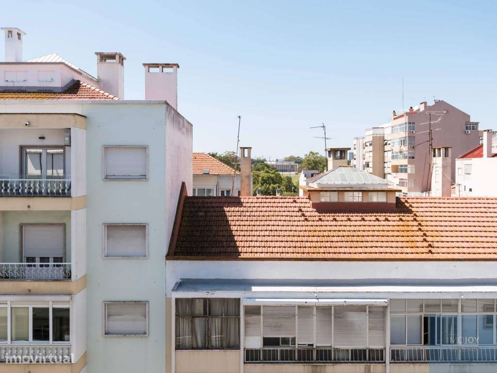 Apartamento T4 com Varanda no Último Piso em Alvalade Junto ao Camp...-19