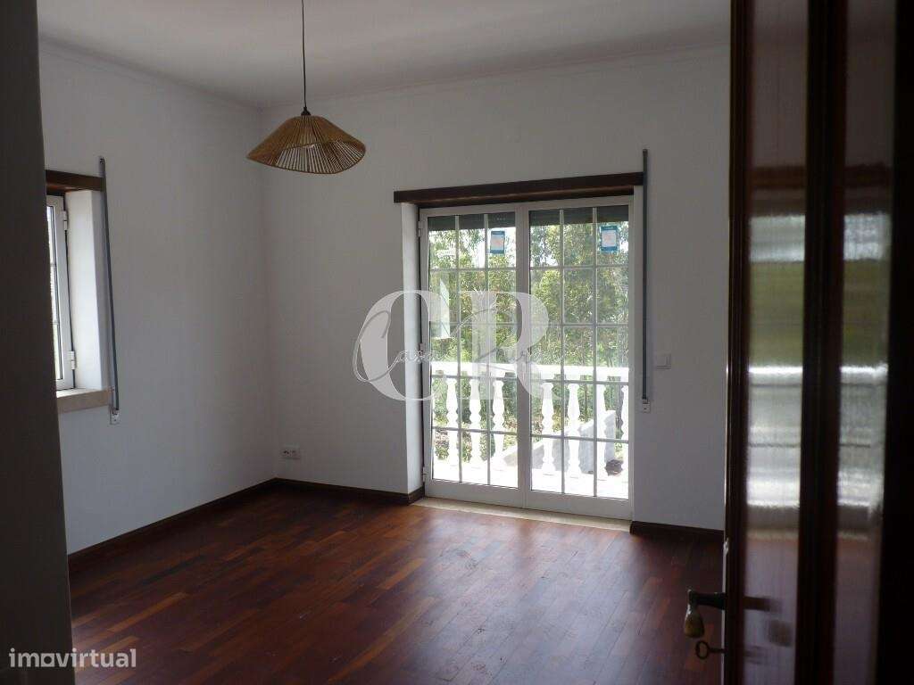 Fantástica moradia T3 com garagem e terreno generoso em Vila Facaia –-29