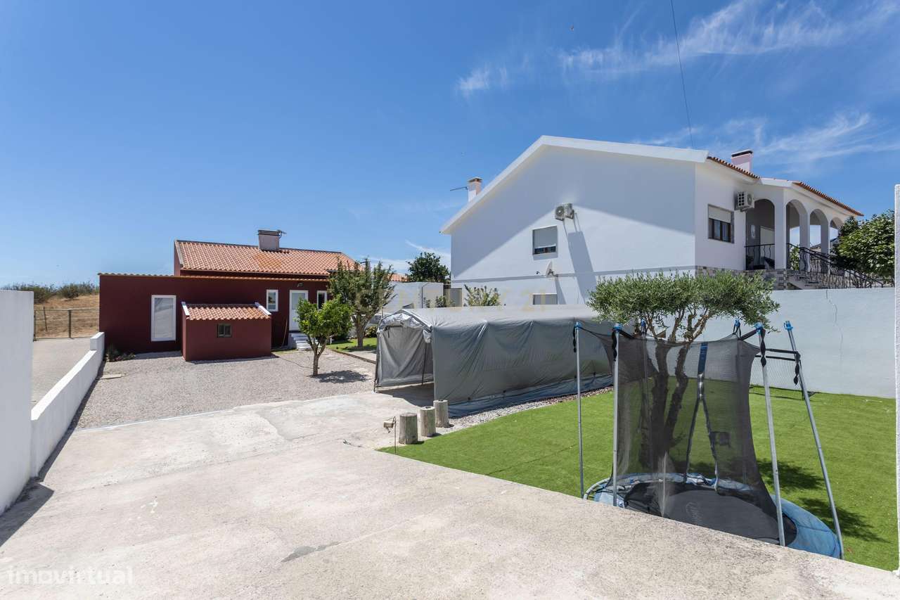 Moradia T2 Renovada com Quintal e Jardim – O Refúgio Ideal para Viver-32