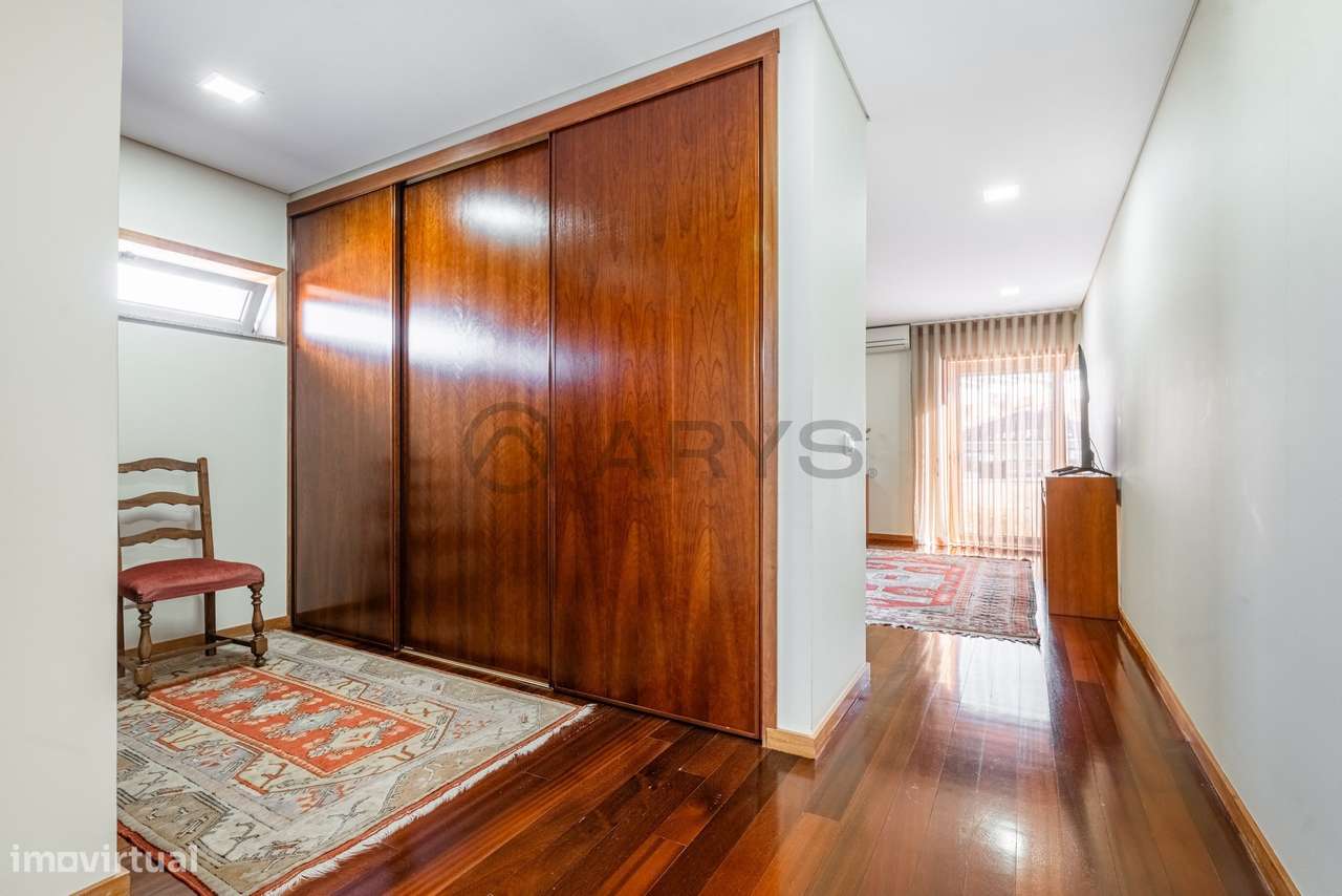 Moradia T4 com Piscina - Nogueira, Braga-14