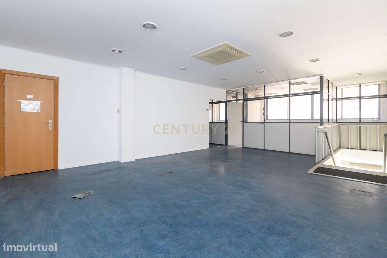 ESPAÇO COMERCIAL/SERVIÇOS com 311m2, para venda, no centro do Prior Ve-9