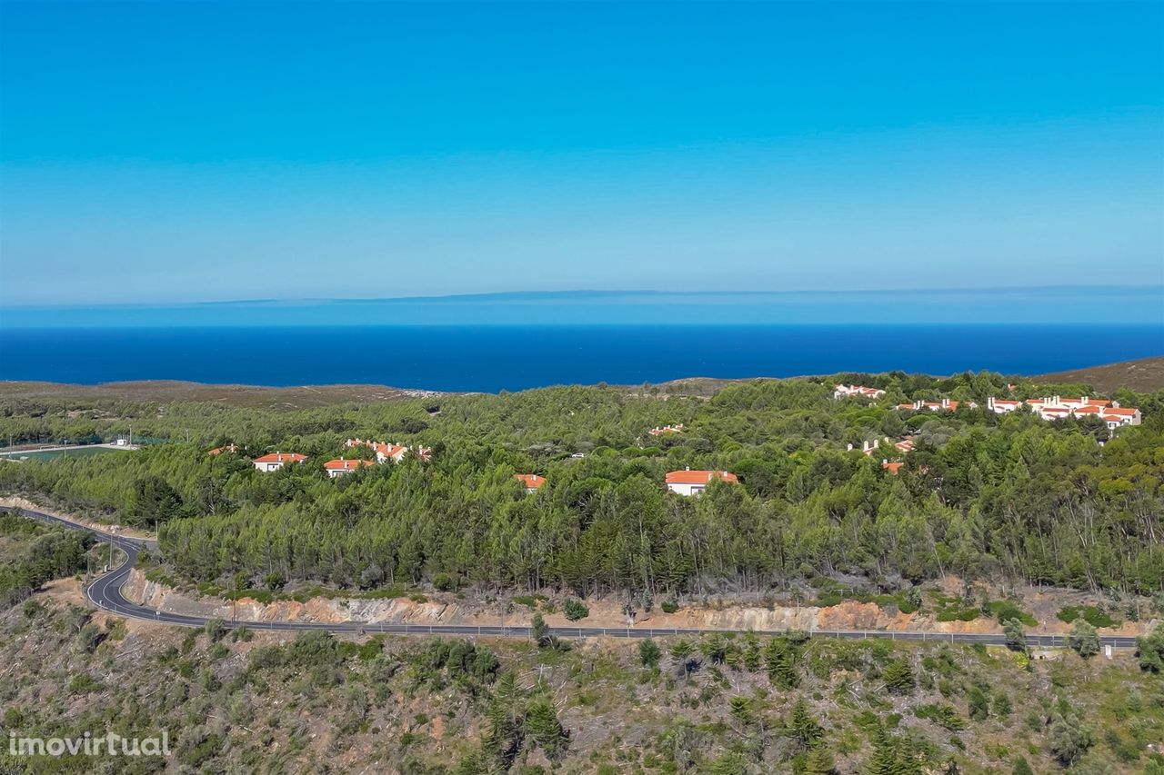 Terreno Urbano com Vista Deslumbrante para Construção Residencial de A