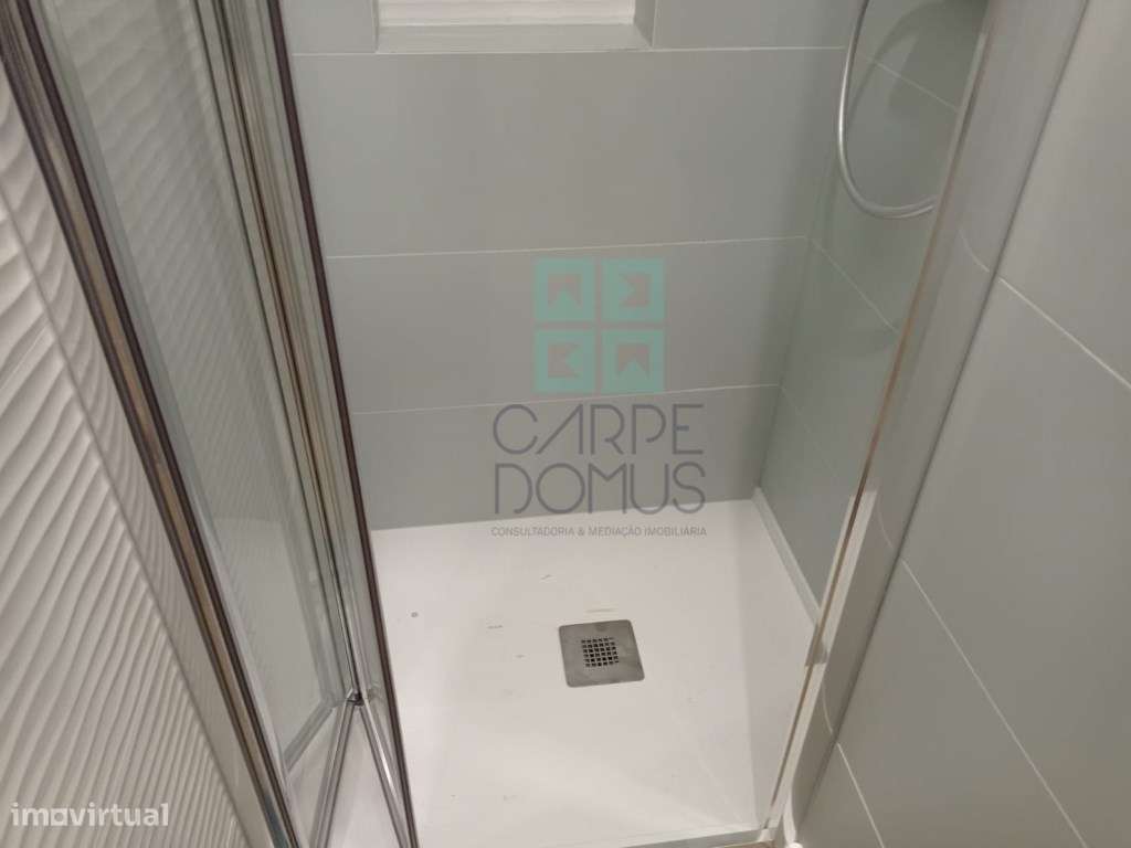 Apartamento T3, totalmente renovado, c/ varandas, na Avenida do Uru...-18
