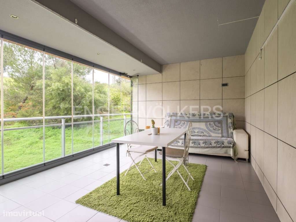 Amplo T2 com varanda e garagem na Urbanização da Malva Rosa - Grande imagem: 3/27