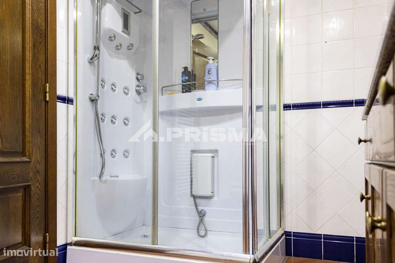 Moradia T5 para Venda em C. Branco-42