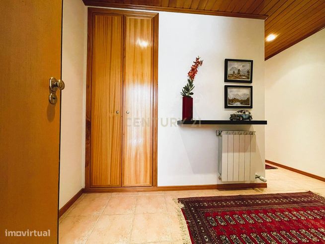 Apartamento T3 com garagem dupla junto ao Palácio Sotto Mayor – Figuei-16