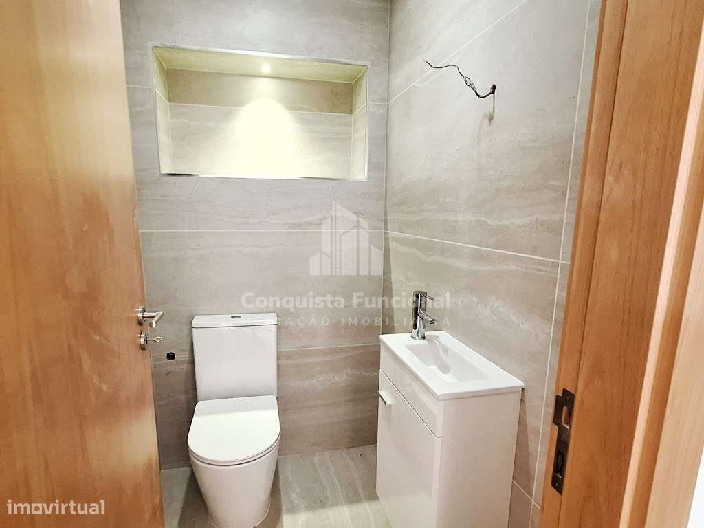 Moradia T4+2 | Valbom| Terraço e Churrasqueira-7