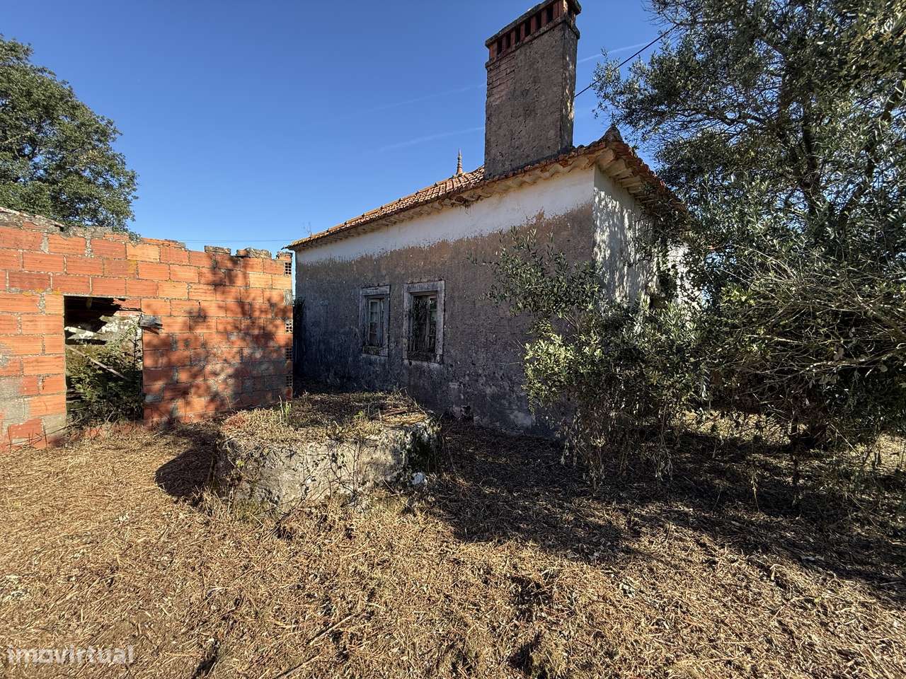 Terreno com casa e anexo para restaurar - Turquel, Alcobaça-10
