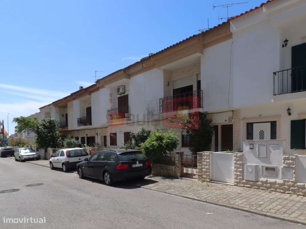 MORADIA T4 COM GARAGEM E TERRAÇO - MONTIJO-54