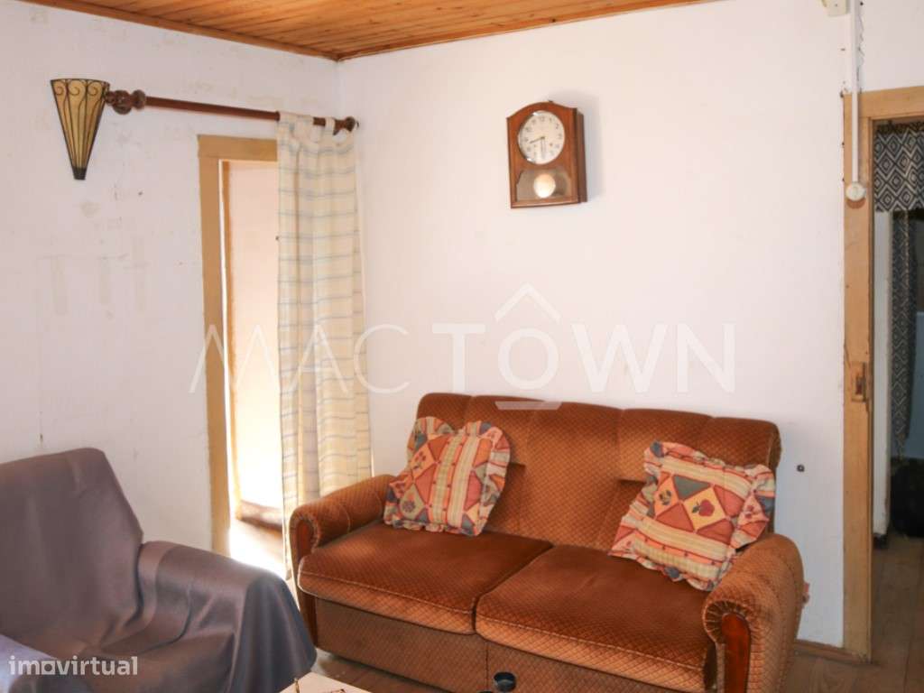 Viva no Centro Histórico numa Moradia Cheia de Caráter-12