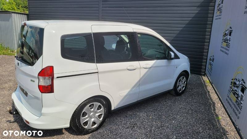 Ford Transit Courier - 16