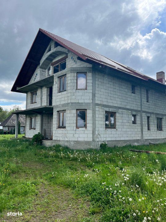 Casa la rosu, teren 1675mp, Fratautii Vechi - Imagine principală: 1/15