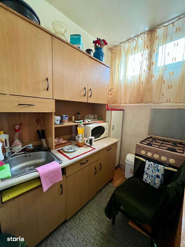 Garsoniera zona Tudor Vladimirescu 30mp etaj 1 Pret 33.000eur neg - Imagine principală: 4/13